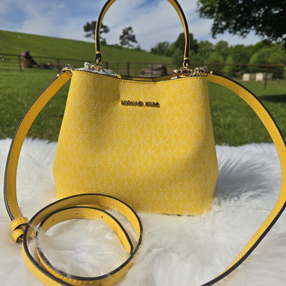 NEW MICHAEL KORS PRATT SMALL SIGNATURE LOGO SHOULDER BAG DAISY YELLOW